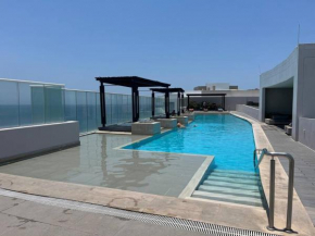 Spectacular beachfront apt luxury amenities
